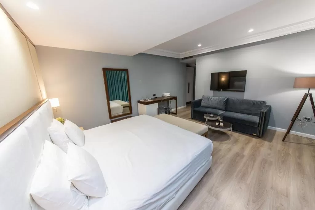 Brilant TRPL STD with balcony 5.jpg